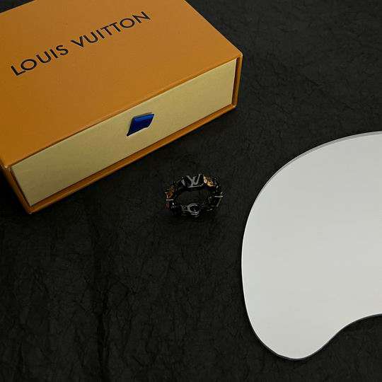 Picture of LV Ring _SKULVring11ly9812951